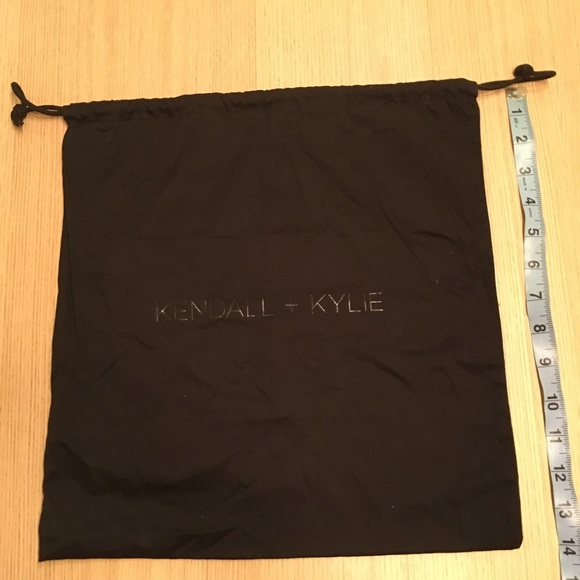 Kendall + Kylie dust bag 14”x13.5” - Picture 3 of 3